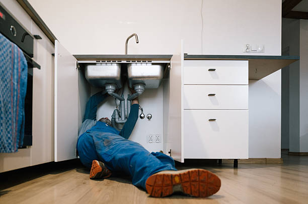 Professional Emergency Plumber technician working in Pineland, FL